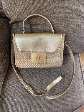 Eric  javits juju crossbody bag. Raffia straw body. Metallic gold flap. Gorg!!